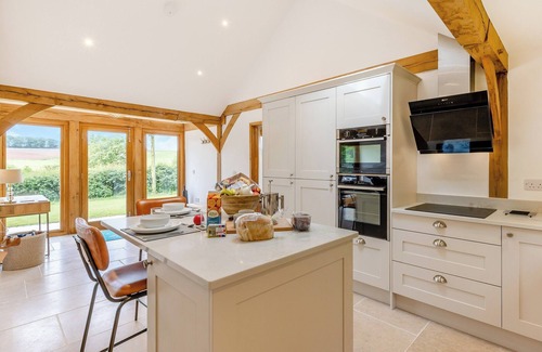 Uttoxeter Cottage | Loxford Lodge - UK47304