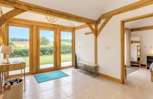Uttoxeter Cottage | Loxford Lodge - UK47304