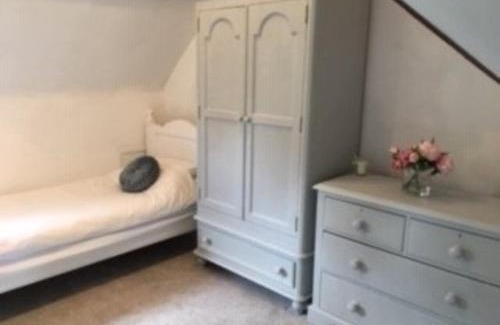 Tring House | Loxley Barn 1 bedroom cottage retreat