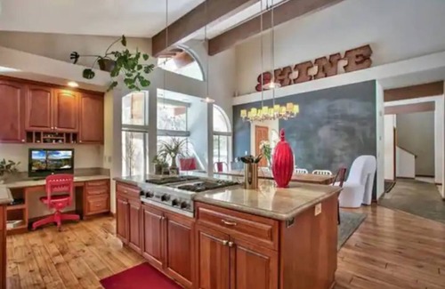 Incline Village House | Lrg spacious home, Kid & Pet friendly, New Hot Tub, Big Yard, 5min walk to LAKE!