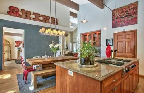 Incline Village House | Lrg spacious home, Kid & Pet friendly, New Hot Tub, Big Yard, 5min walk to LAKE!