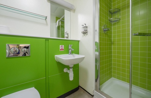 Cathedrals Hostel | LSE Bankside House - Campus Accommodation