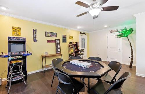 South Baton Rouge House | LSU Slammer Arcade 4 5 mile to LSU Private Yard