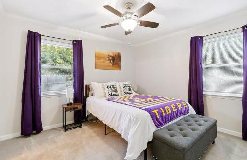 South Baton Rouge House | LSU Slammer Arcade 4 5 mile to LSU Private Yard