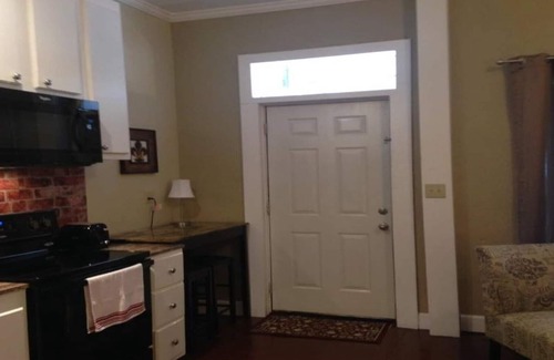 New Iberia Apartment | LU-ZAN SUITES, SUITE B