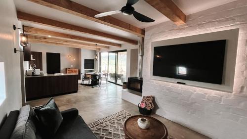 McGregor Villa | Lucky Crane Villas