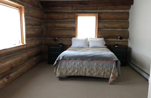 Four Corners Cabin | Lucky Dog Lodge - Spectacular Large Group Accommodations!