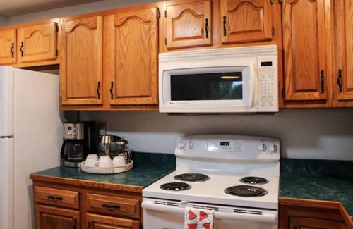 Sylvan Beach Cottage | Lucky Little Lake House - Heart of Sylvan Beach