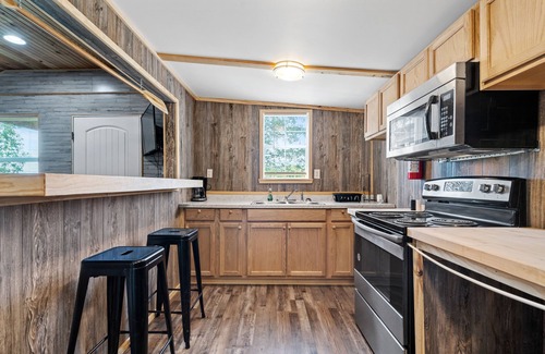 Glenwood Cabin | Lucky's Canoe & Kayak Cabin #2 - Caddo River Access!