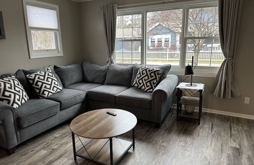 Wilson House | Lucy's Lake House, Lake view, One block from Lake Ontario, Peaceful & Spacious