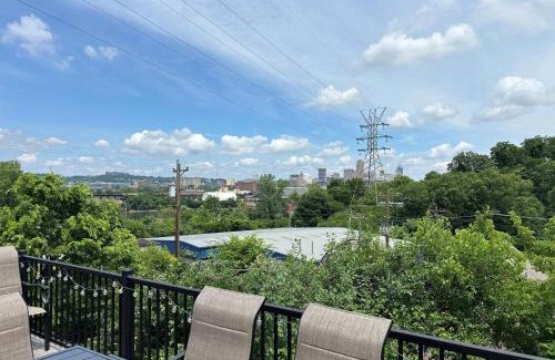 Ludlow House | Ludlow Lodge with City Views