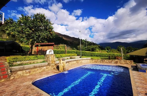 Genova Ski Chalet | Lugar en las montañas piscina, jacuzzi El Vergel