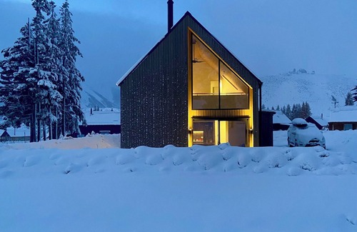 Castle Hill House | Luge Loop Cabin