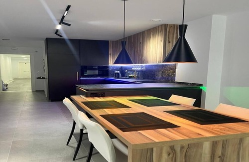 Adra Apartment | Lujo en el centro con parking privado 2