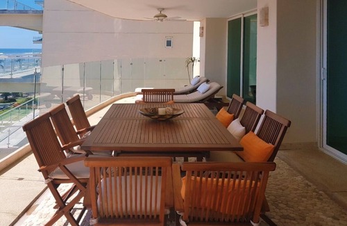 Boulevard Barra Vieja Apartment | Lujoso Departamento en frente de la playa /Great apartment in front of the beach