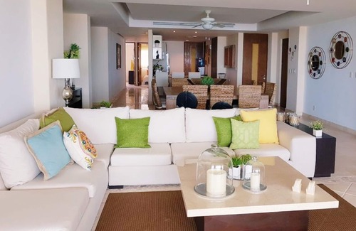 Boulevard Barra Vieja Apartment | Lujoso Departamento en frente de la playa /Great apartment in front of the beach