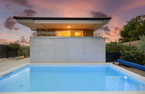 Soline Apartment | Lulani Soline Pool Apartment