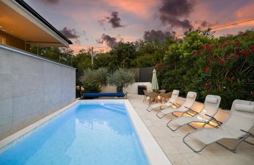 Soline Apartment | Lulani Soline Pool Apartment