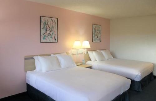 Tyrone Hotel | LuLu Silver City