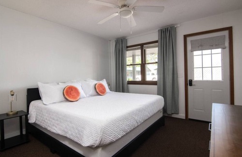 Balsam Lake Hotel | LumberJill Lodge #3 | Deluxe King Room