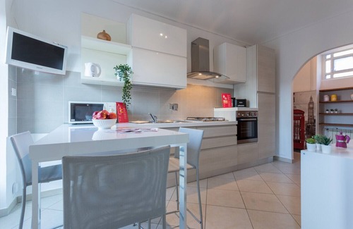 Cit Turin Apartment | Luminoso Appartamento a due passi da Porta Susa by Wonderful Italy