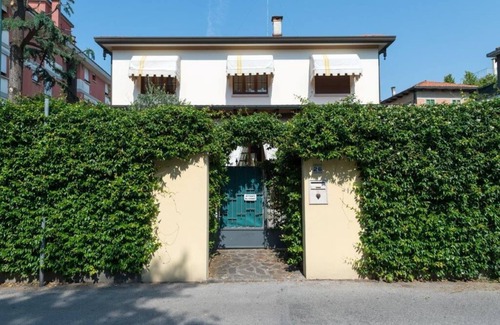 Santa Maria in Stelle Apartment | Luna Apartment - Holiday in Villa with garden in Venice Lido