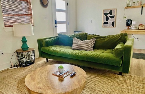 Montopolis House | Luna House ° 3 Min from Airport ° Easy Stay