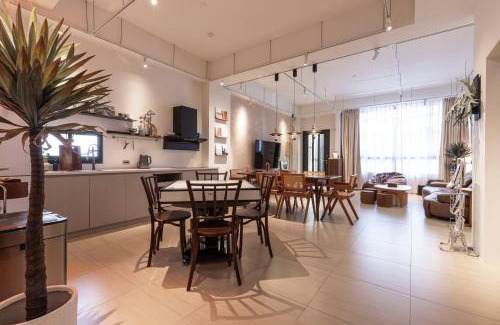 Xinyi Villa | Lunar Haven