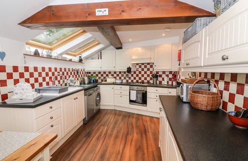 Kirkby Lonsdale Cottage | LUNE COTTAGE, pet friendly, with a garden in Kirkby Lonsdale