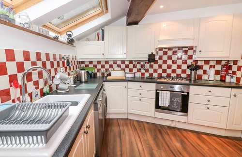 Kirkby Lonsdale Cottage | LUNE COTTAGE, pet friendly, with a garden in Kirkby Lonsdale