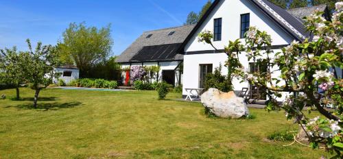 Simrishamn Bed & Breakfast | Lunkaberg Bed & Breakfast