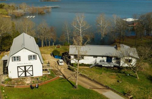 Big Cedars Apartment | Lured on the Lake Suite (LOL)
