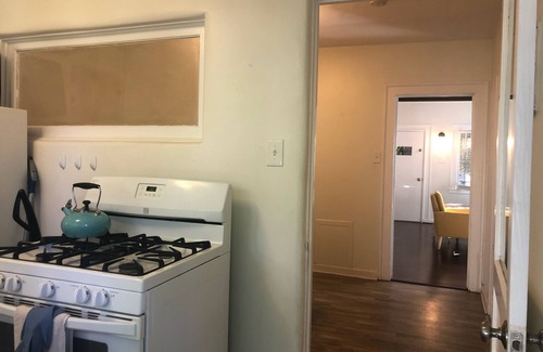 Larchmont House | Lush 2x2 Bungalow w/yard near Larchmont Village!
