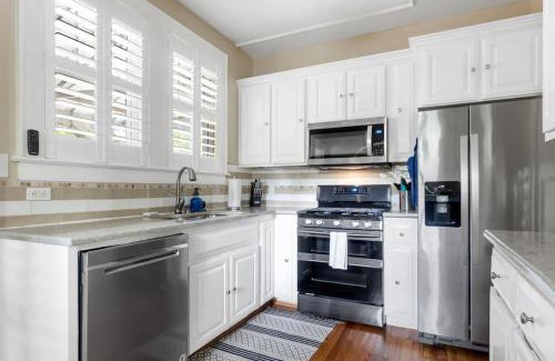 Earlewood House | Lush 4BR on Lincoln