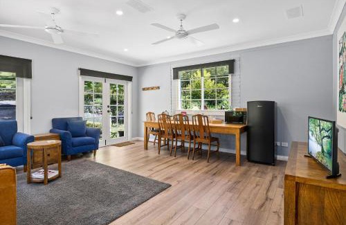Colo Vale Apartment | Lush and Charming Country Escape, Stunning Gardens