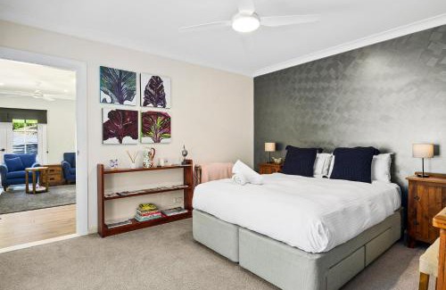 Colo Vale Apartment | Lush and Charming Country Escape, Stunning Gardens