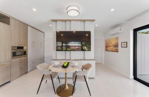 North Corals Apartment | Lush Florida King Bed Studio - Dog Friendly Oasis