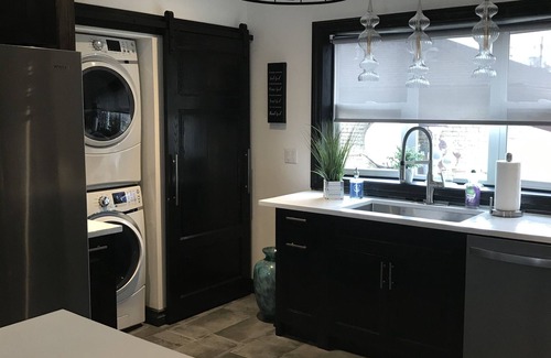 Warren House | Lush Newley Renovated Home - Downtown Warren