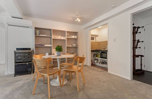 Remuera House | Lush Green Hideaway Guest Suite near Newmarket