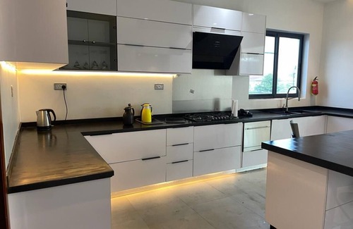Ikoyi Apartment | Lush Penthouse w/ private rooftop Pool