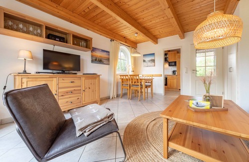 Tannenhausen House | Lüttje Huck vacation apartment 1 - with lake view & sauna
