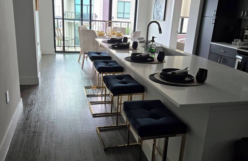 Texas Medical Center Apartment | Luv Lee Lux- @ NRG