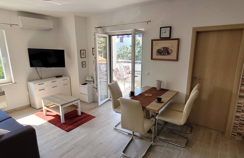 Punat Apartment | Luvano's Place - Principality of Zarijak, apartment 5 min form beaches
