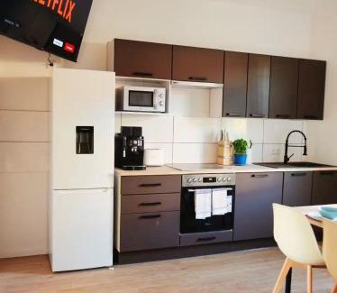Bahnhofsviertel Apartment | Luvonio Apartments - modern & zentral mit WLAN, 55 Zoll Smart TV & DeLonghi Kaffeeautomat