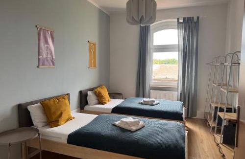 Bahnhofsviertel Apartment | Luvonio Apartments - modern & zentral mit WLAN, 55 Zoll Smart TV & DeLonghi Kaffeeautomat