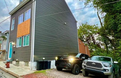 Pittsburgh House | LUX 2.3k SQFT, Game Room, Parking, Sleeps 10 Plus
