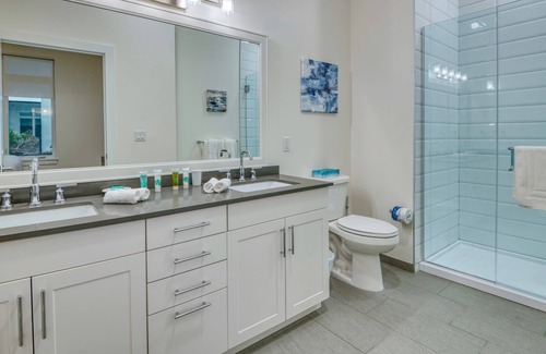 Hingham Apartment | Lux 2 Bed/2 Bath Apartment with Amenities Near Shipyards