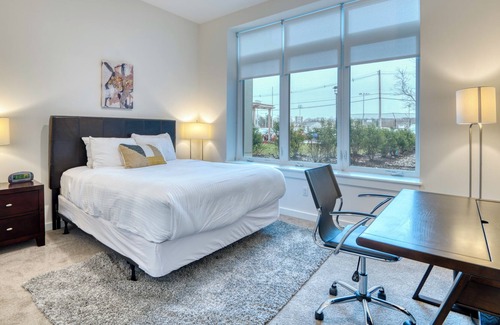 Hingham Apartment | Lux 2 Bed/2 Bath Apartment with Amenities Near Shipyards