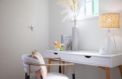 East Brisbane House | Lux 4B Queenslander by The Gabba