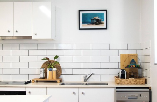 East Brisbane House | Lux 4b2b Queenslander by The Gabba
